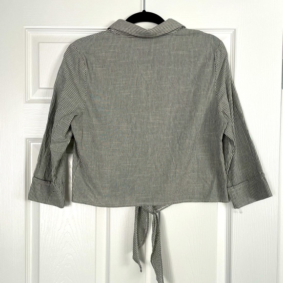 Striped white / gray cropped blouse - Picture 2 of 5